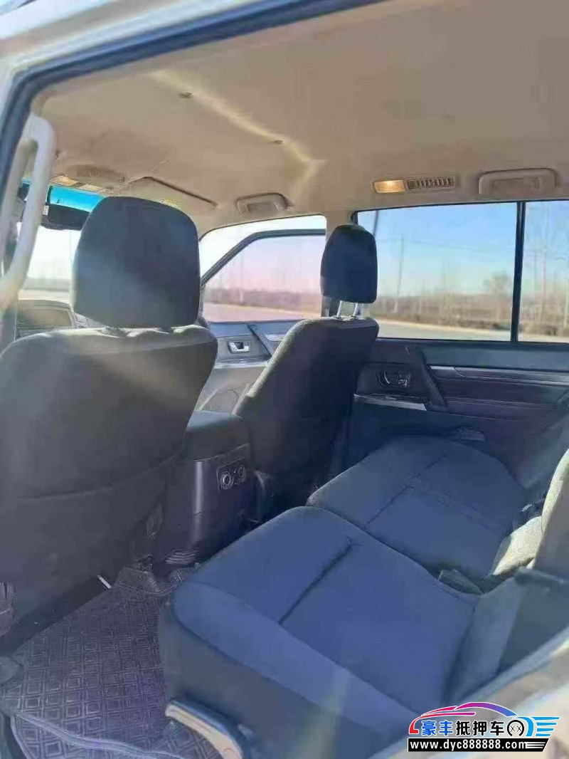 20年三菱帕杰罗SUV抵押车出售