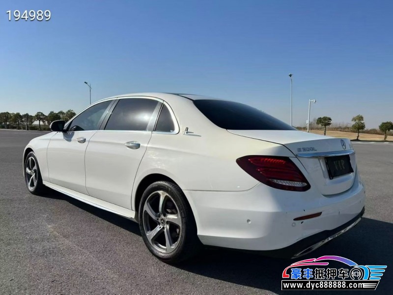 17年奔驰E轿车抵押车出售