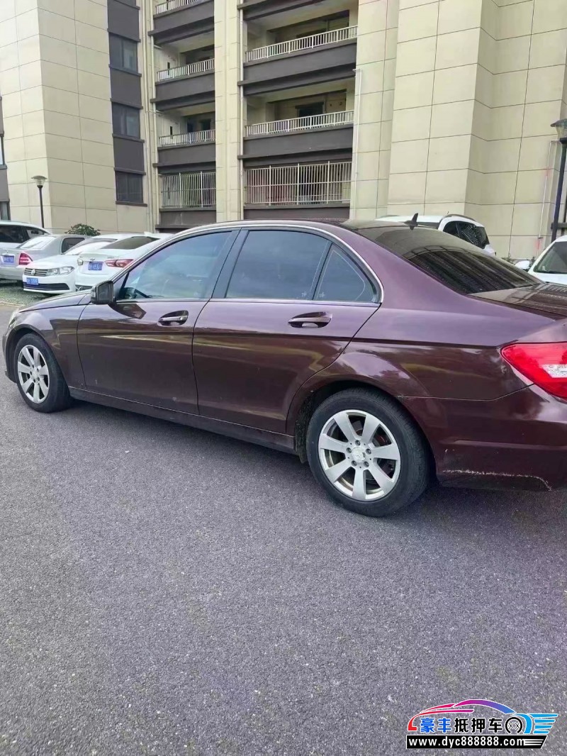 13年奔驰C轿车抵押车出售