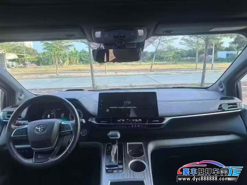 23年丰田塞纳轿车抵押车出售