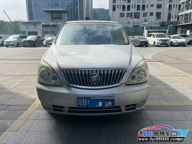 抵押车出售12年别克GL8轿车