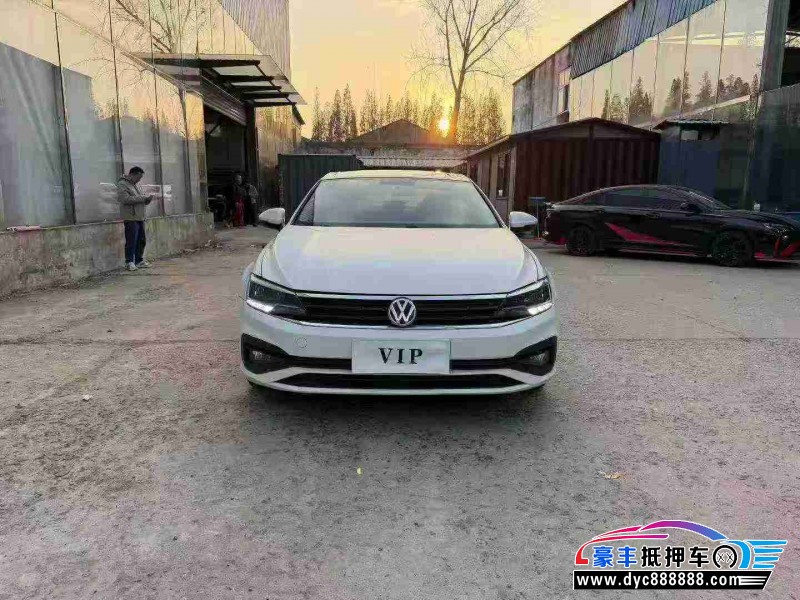 抵押车出售19年大众凌渡轿车