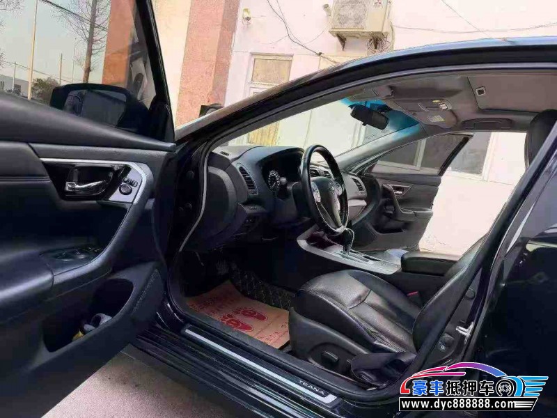 18年日产天籁轿车抵押车出售
