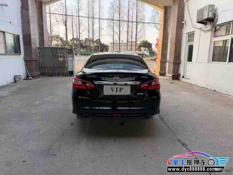 18年日产天籁轿车抵押车出售