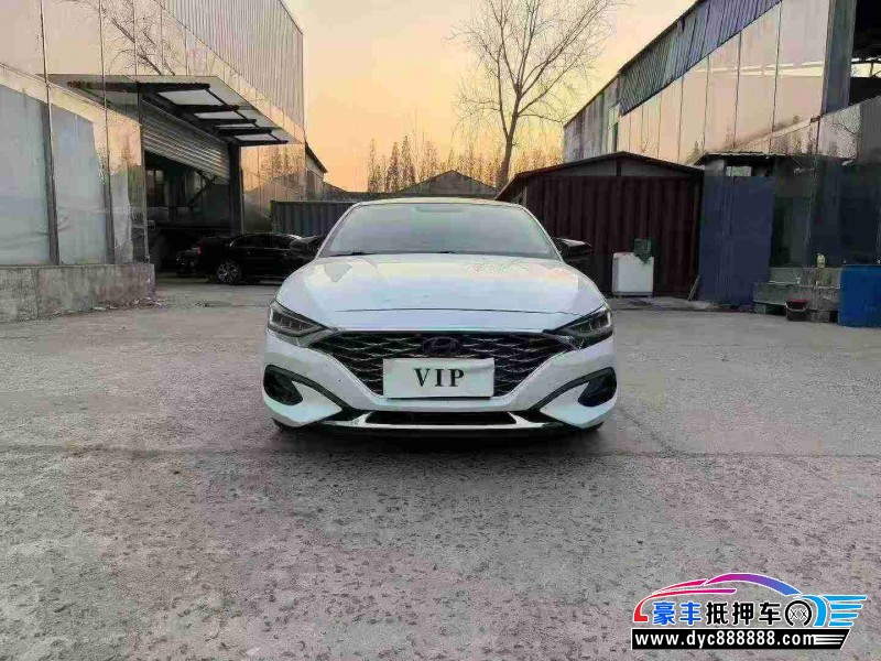 抵押车出售19年现代菲斯塔轿车