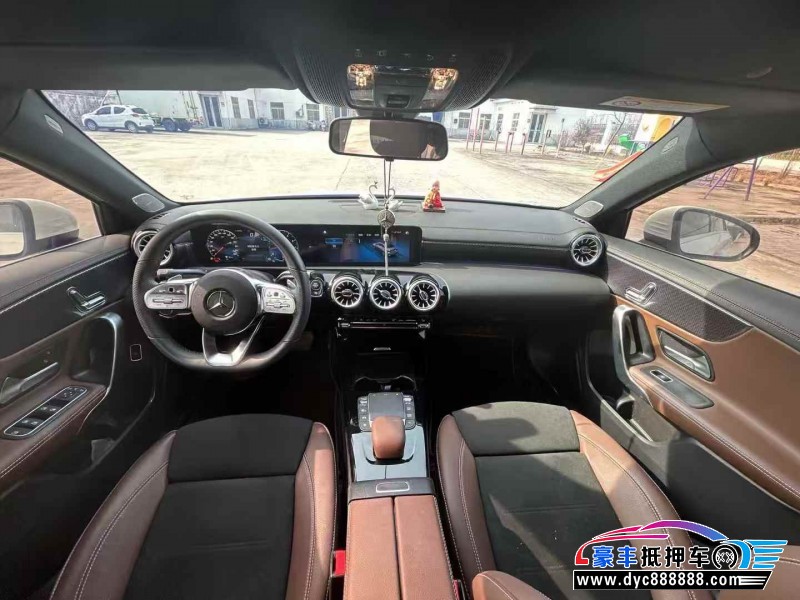 23年奔驰A轿车抵押车出售