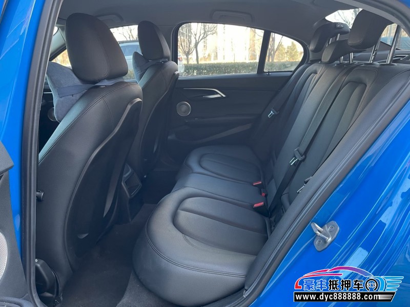 21年宝马1系轿车抵押车出售