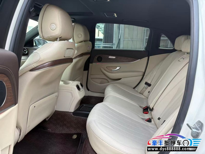 17年奔驰E轿车抵押车出售