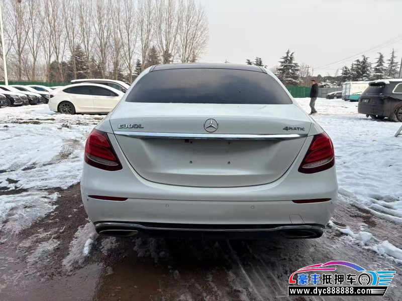 17年奔驰E轿车抵押车出售