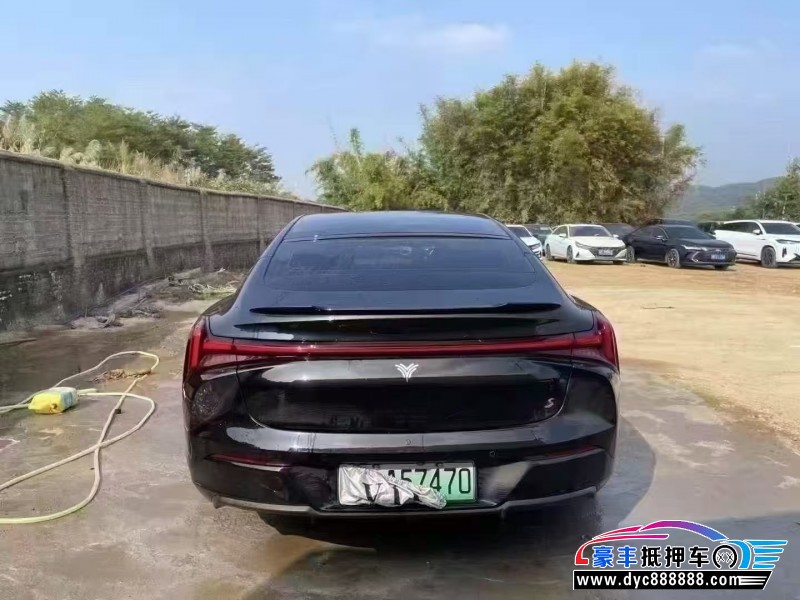 24年哪吒S轿车抵押车出售