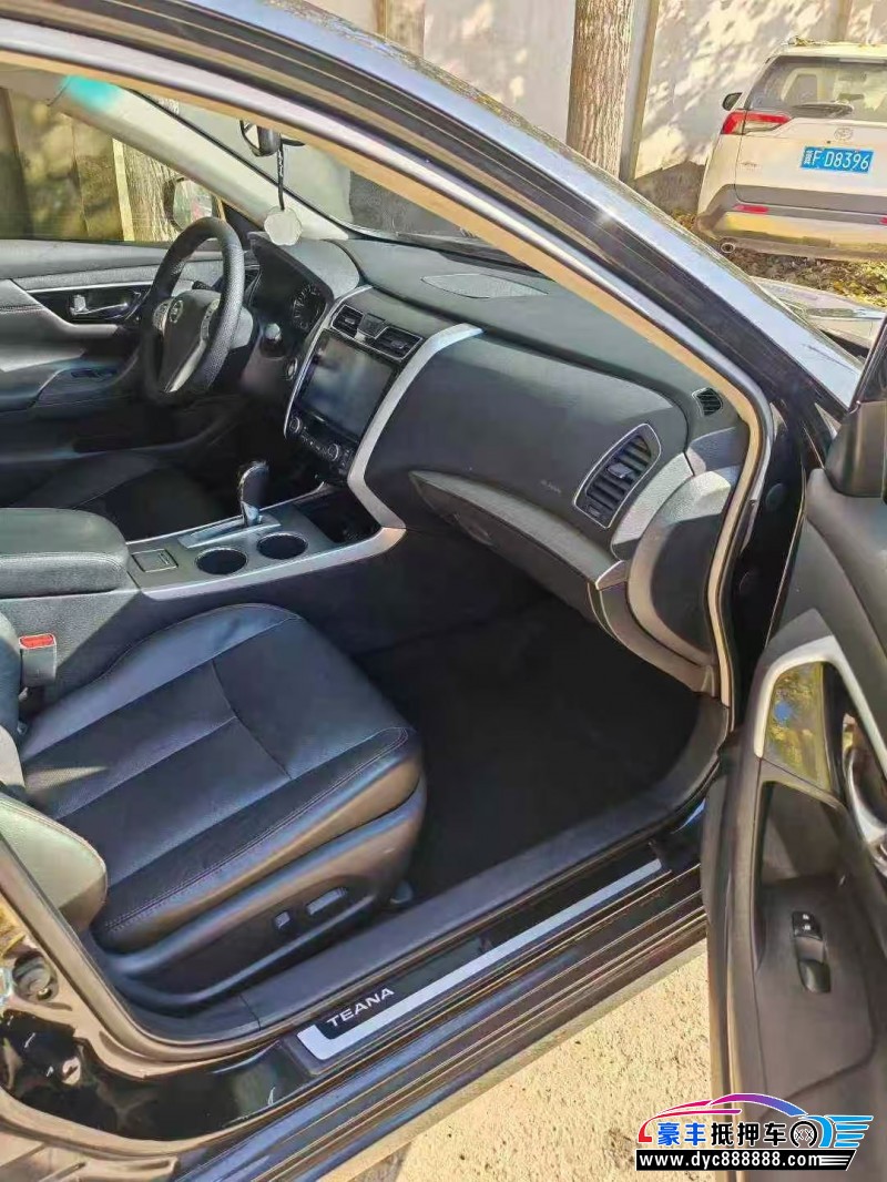 18年日产天籁轿车抵押车出售