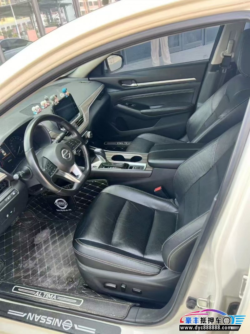 21年日产天籁轿车抵押车出售