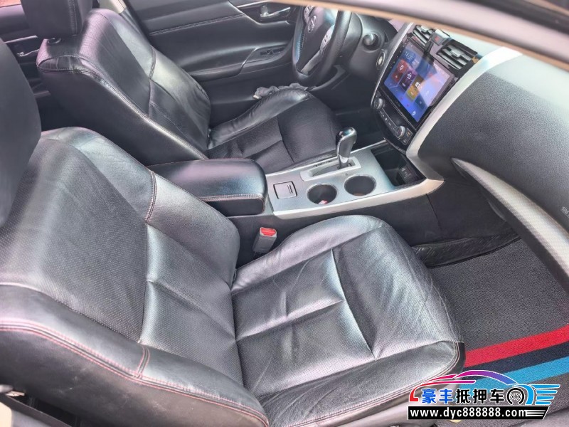 17年日产天籁轿车抵押车出售