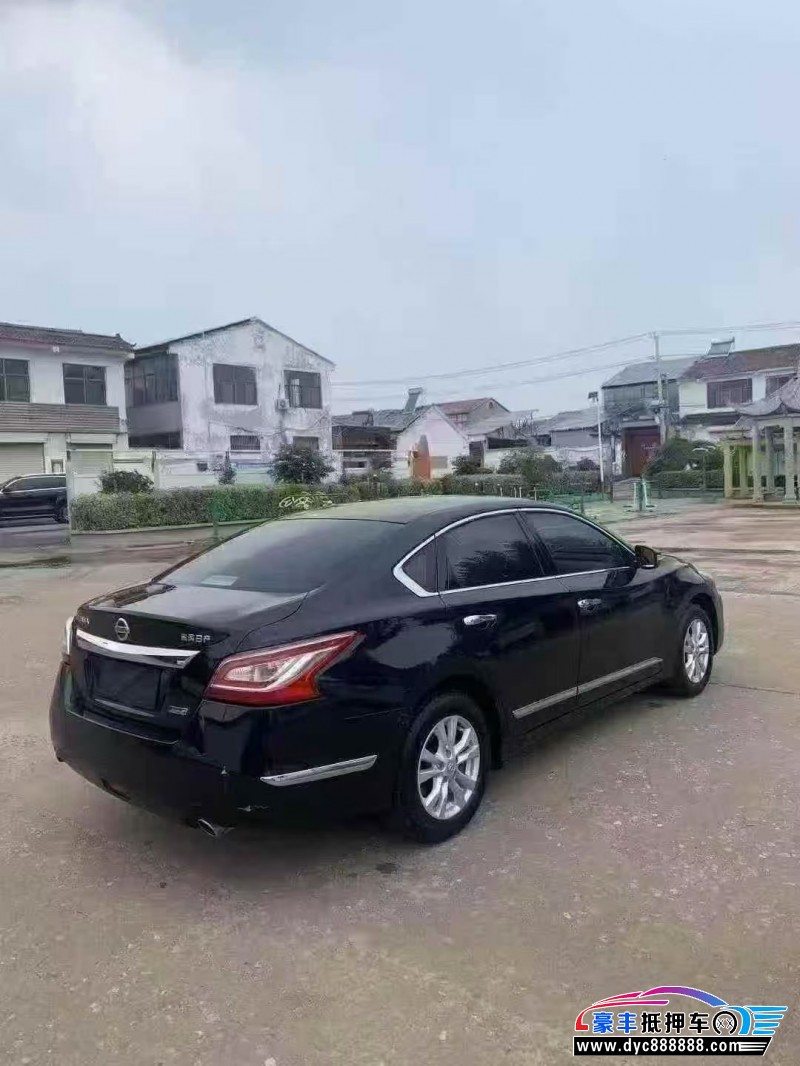 15年日产天籁轿车抵押车出售