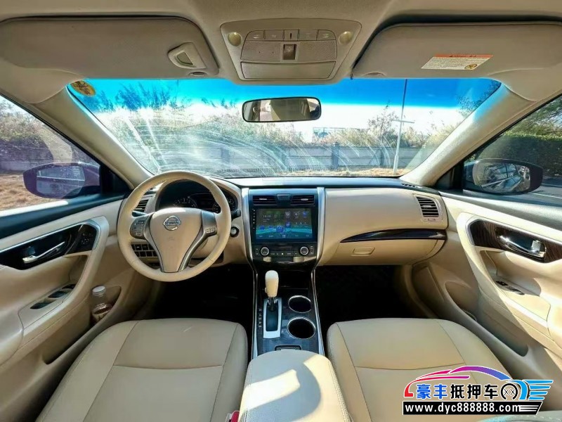 15年日产天籁轿车抵押车出售