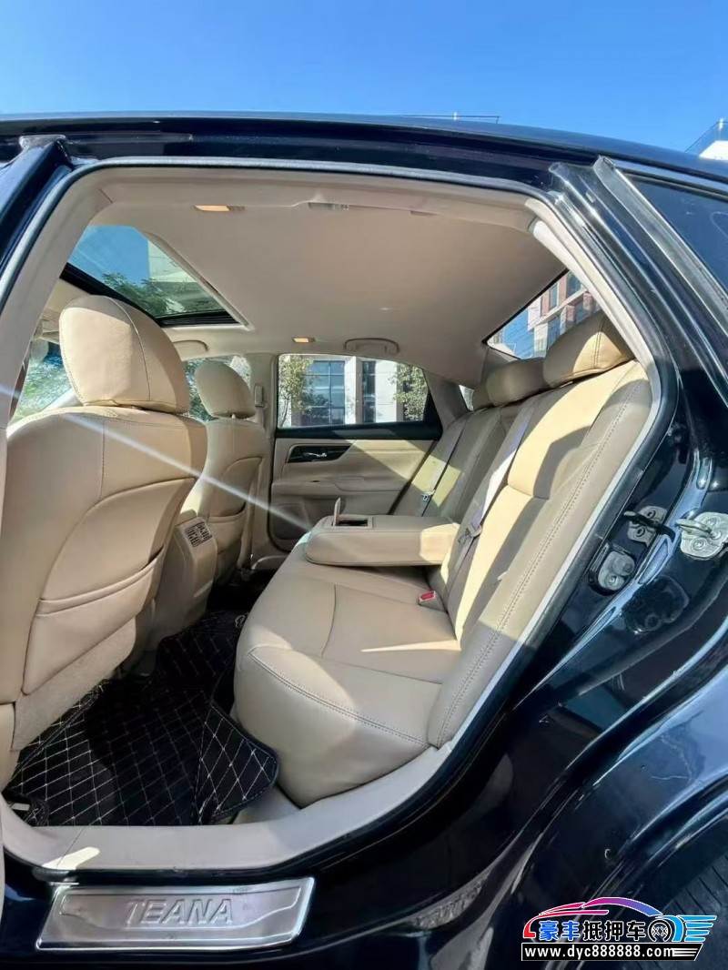 15年日产天籁轿车抵押车出售