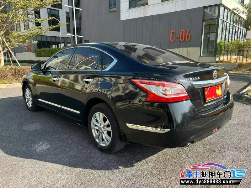 15年日产天籁轿车抵押车出售