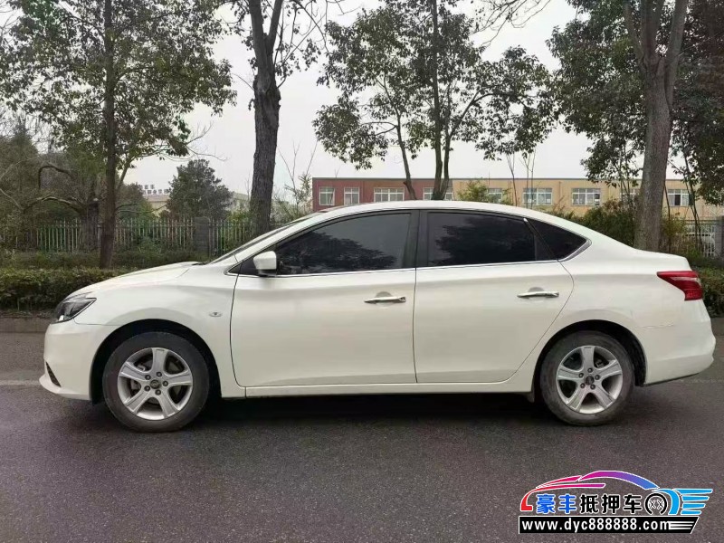 22年日产轩逸轿车抵押车出售