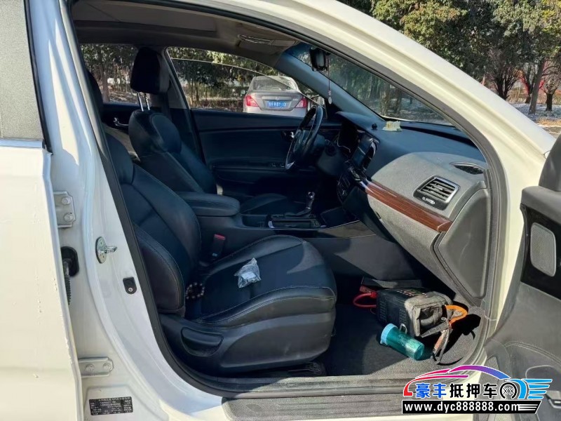 14年起亚K4轿车抵押车出售