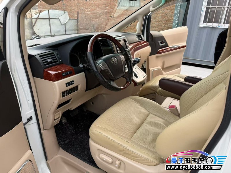 11年丰田埃尔法轿车抵押车出售