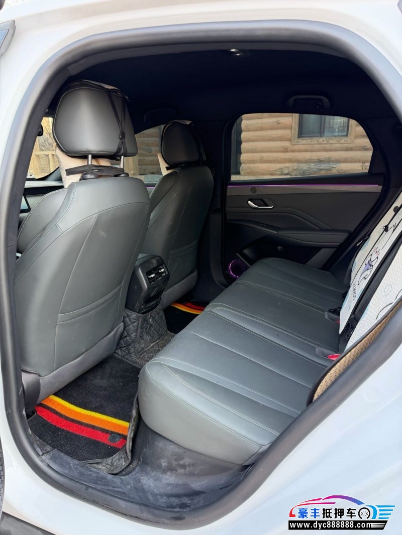 25年比亚迪秦轿车抵押车出售