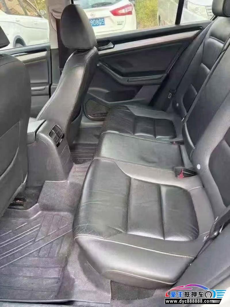 16年大众速腾轿车抵押车出售