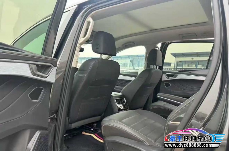 25年大众揽镜轿车抵押车出售