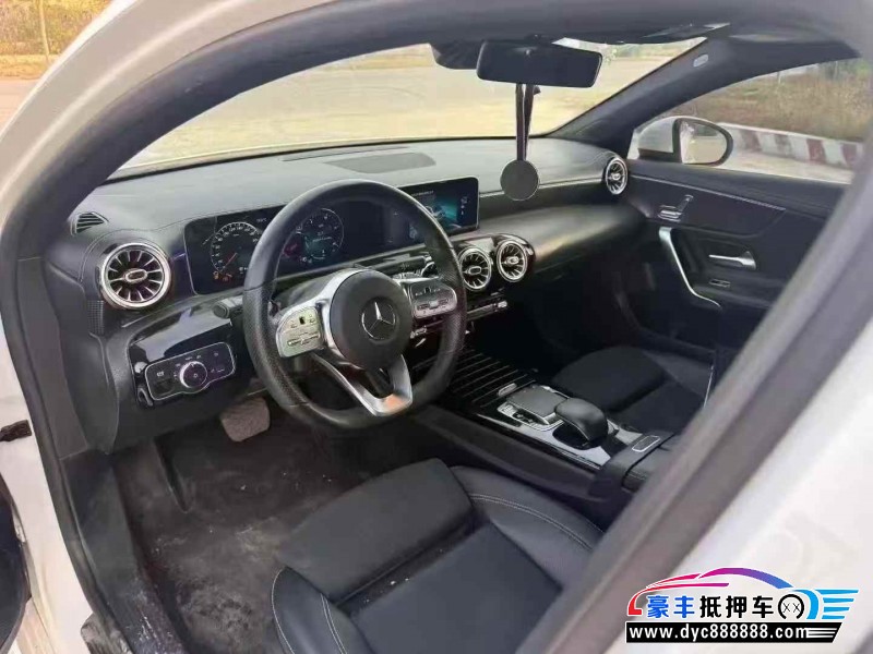 19年奔驰A轿车抵押车出售