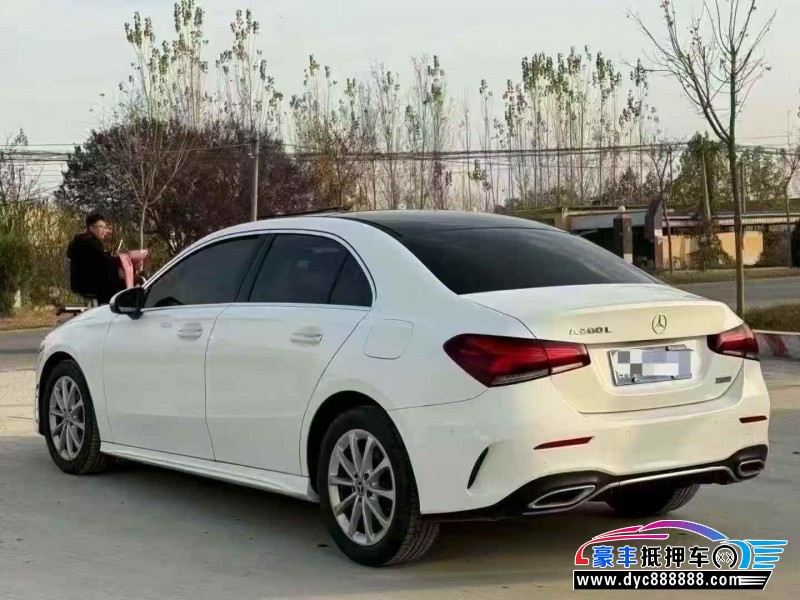 19年奔驰A轿车抵押车出售