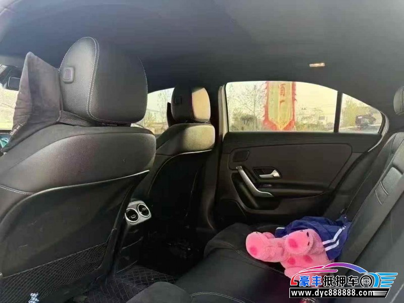 19年奔驰A轿车抵押车出售