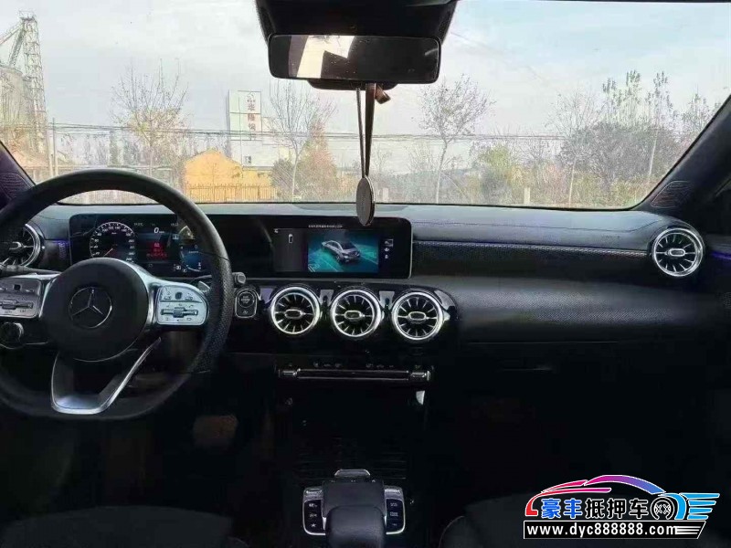 19年奔驰A轿车抵押车出售