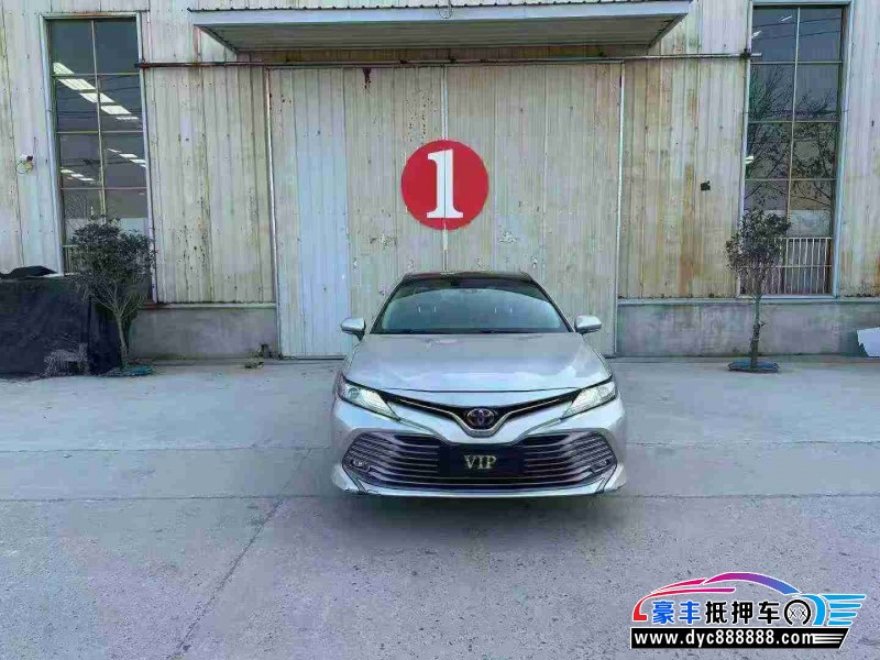 抵押车出售18年丰田凯美瑞轿车