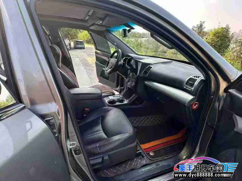 12年起亚索兰托轿车抵押车出售