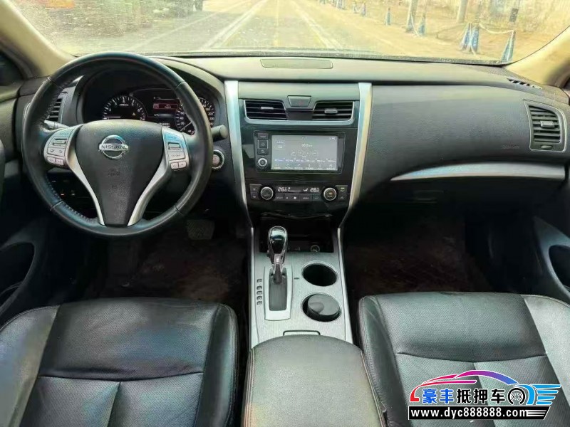 18年日产天籁轿车抵押车出售