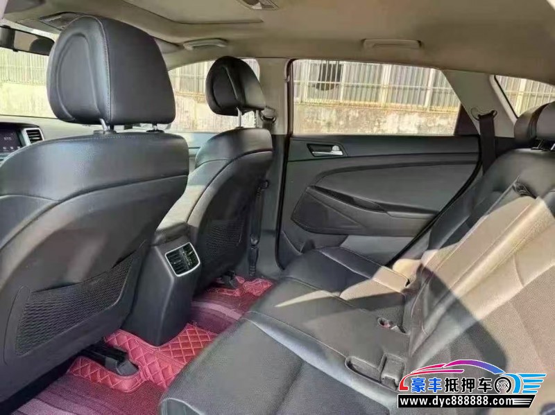 16年现代途胜轿车抵押车出售