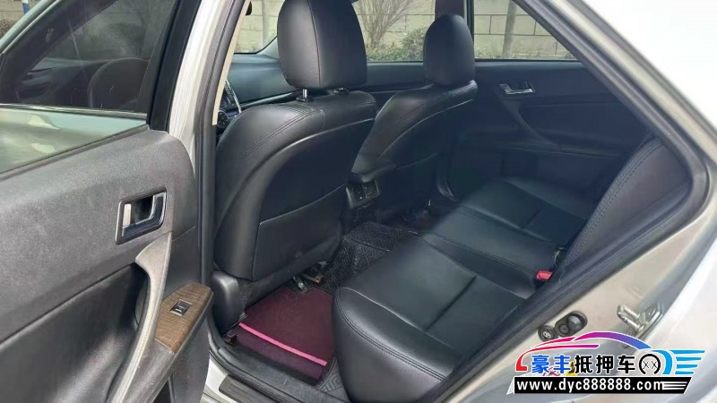 14年丰田锐志轿车抵押车出售