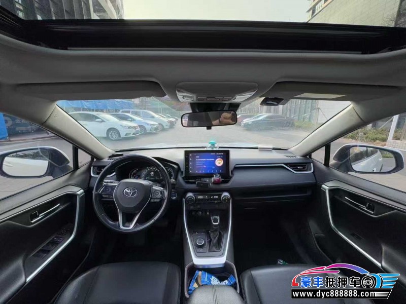 21年丰田RAV4轿车抵押车出售