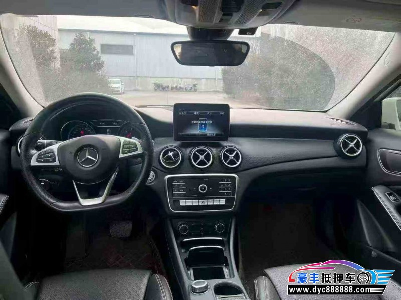 19年奔驰GLA轿车抵押车出售