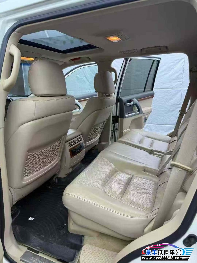 15年丰田兰德酷路泽（陆巡）轿车抵押车出售