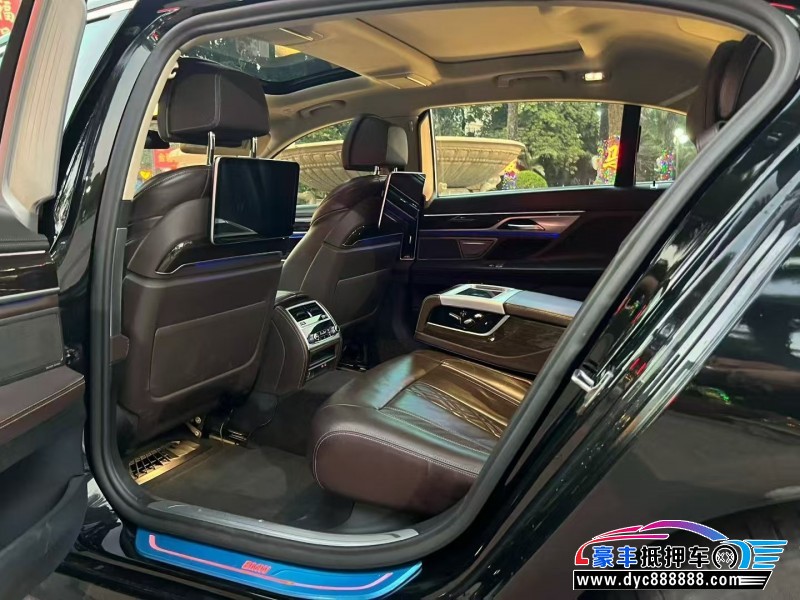 20年宝马7系轿车抵押车出售