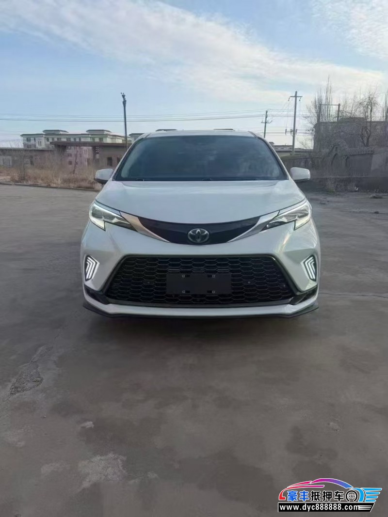 抵押车出售22年丰田塞纳轿车