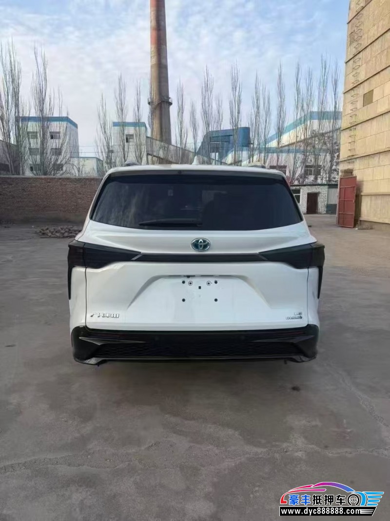 22年丰田塞纳轿车抵押车出售