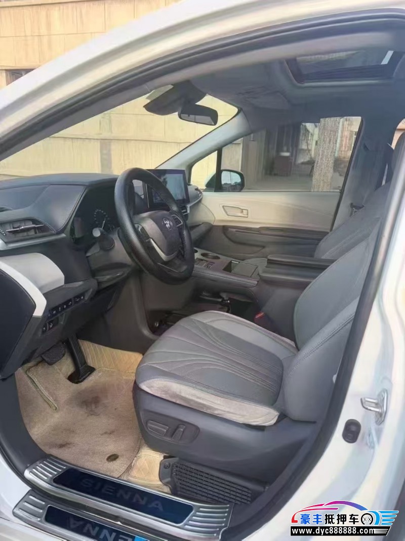 22年丰田塞纳轿车抵押车出售