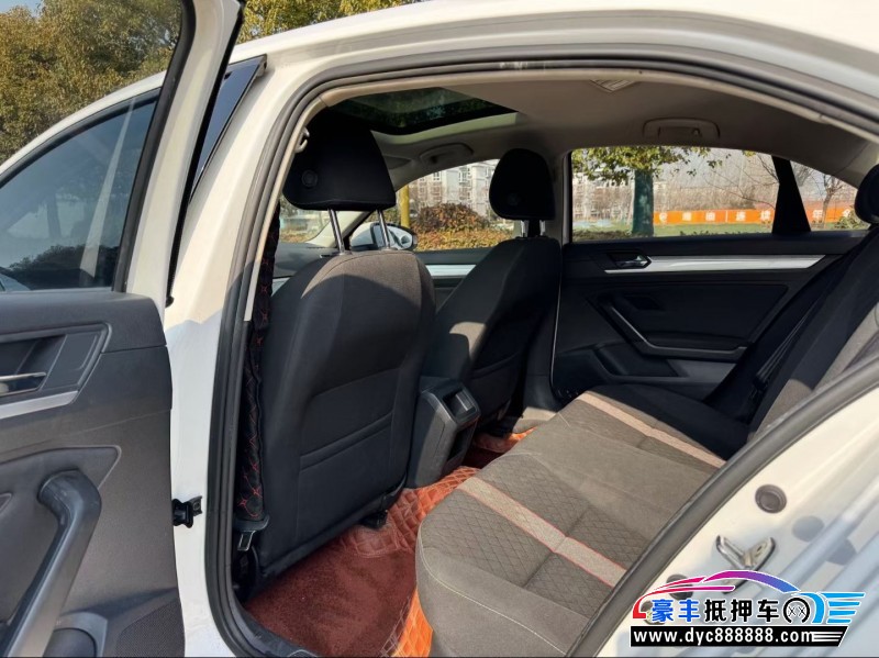 20年大众凌渡轿车抵押车出售