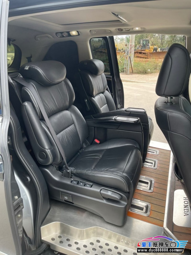 16年本田艾力绅轿车抵押车出售