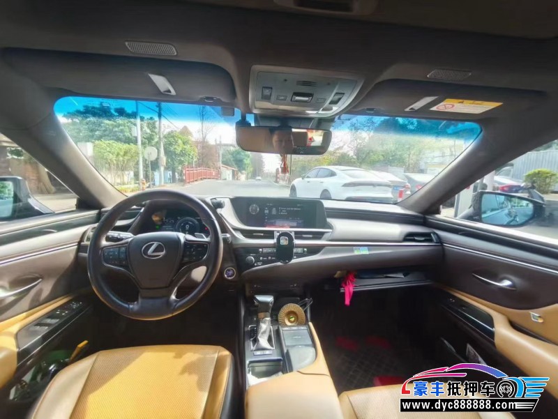 20年雷克萨斯ES轿车抵押车出售