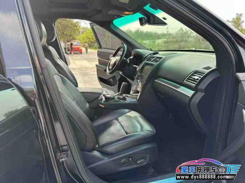 17年福特探险者轿车抵押车出售