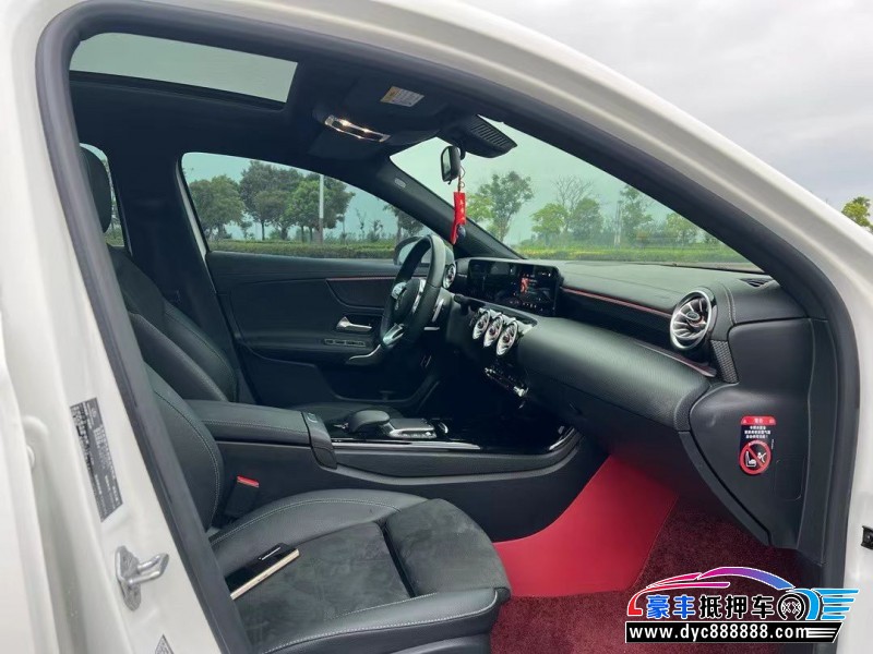 22年奔驰A轿车抵押车出售