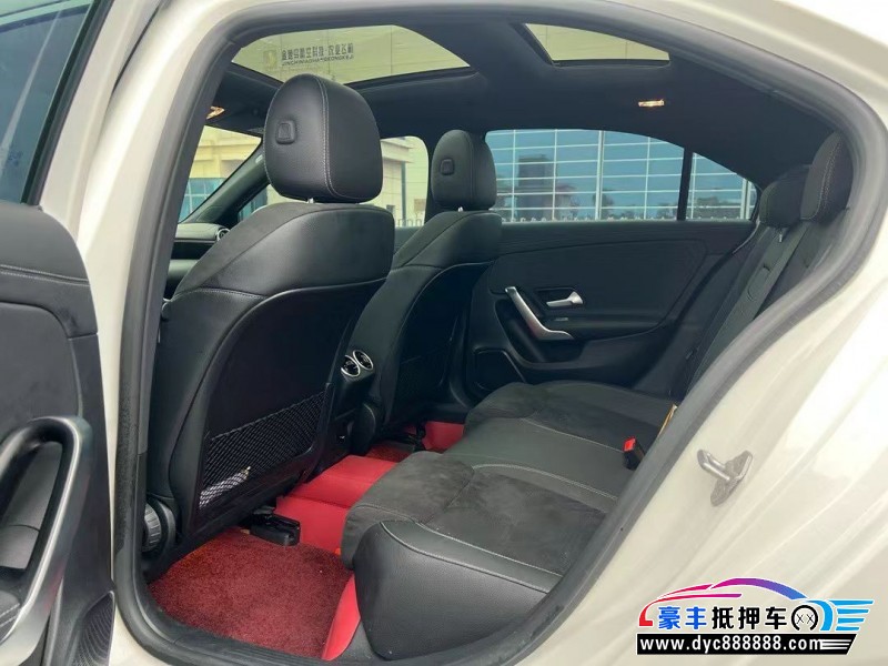 22年奔驰A轿车抵押车出售