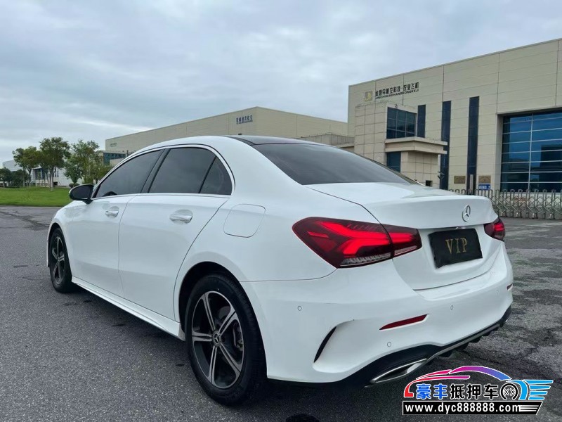 22年奔驰A轿车抵押车出售